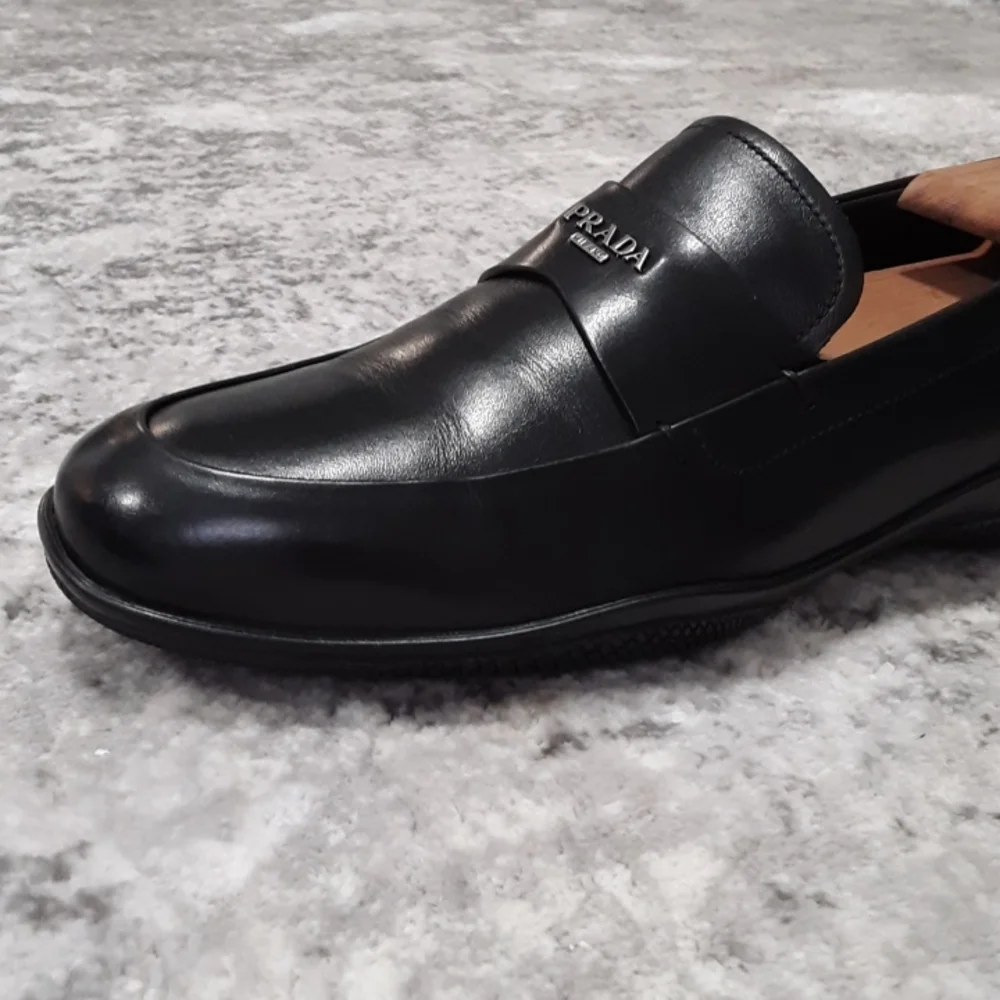 🔥🔥PRADA Men's logo loafers black size 8 US MSRP $695🔥🔥 - Picture 2 of 11